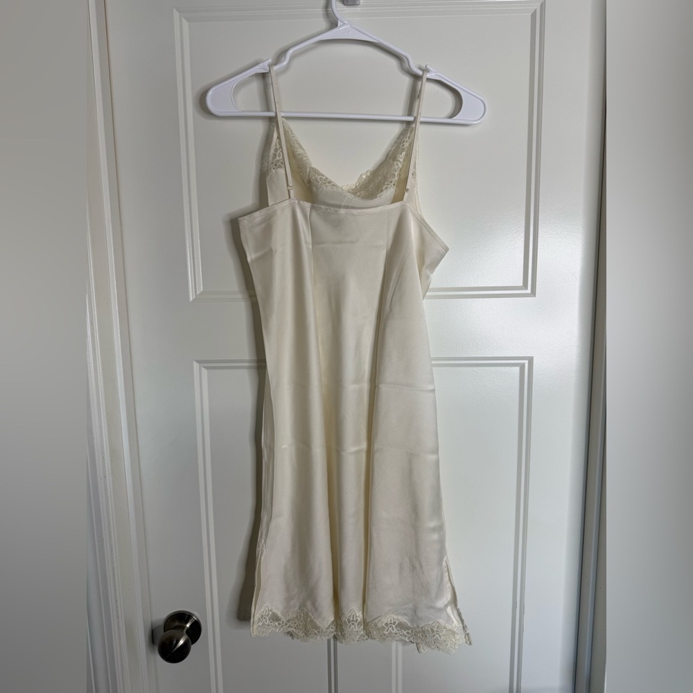 Women’s Elegant Cream Silk Robe and Slip Set, size 1X - Picture 7 of 13